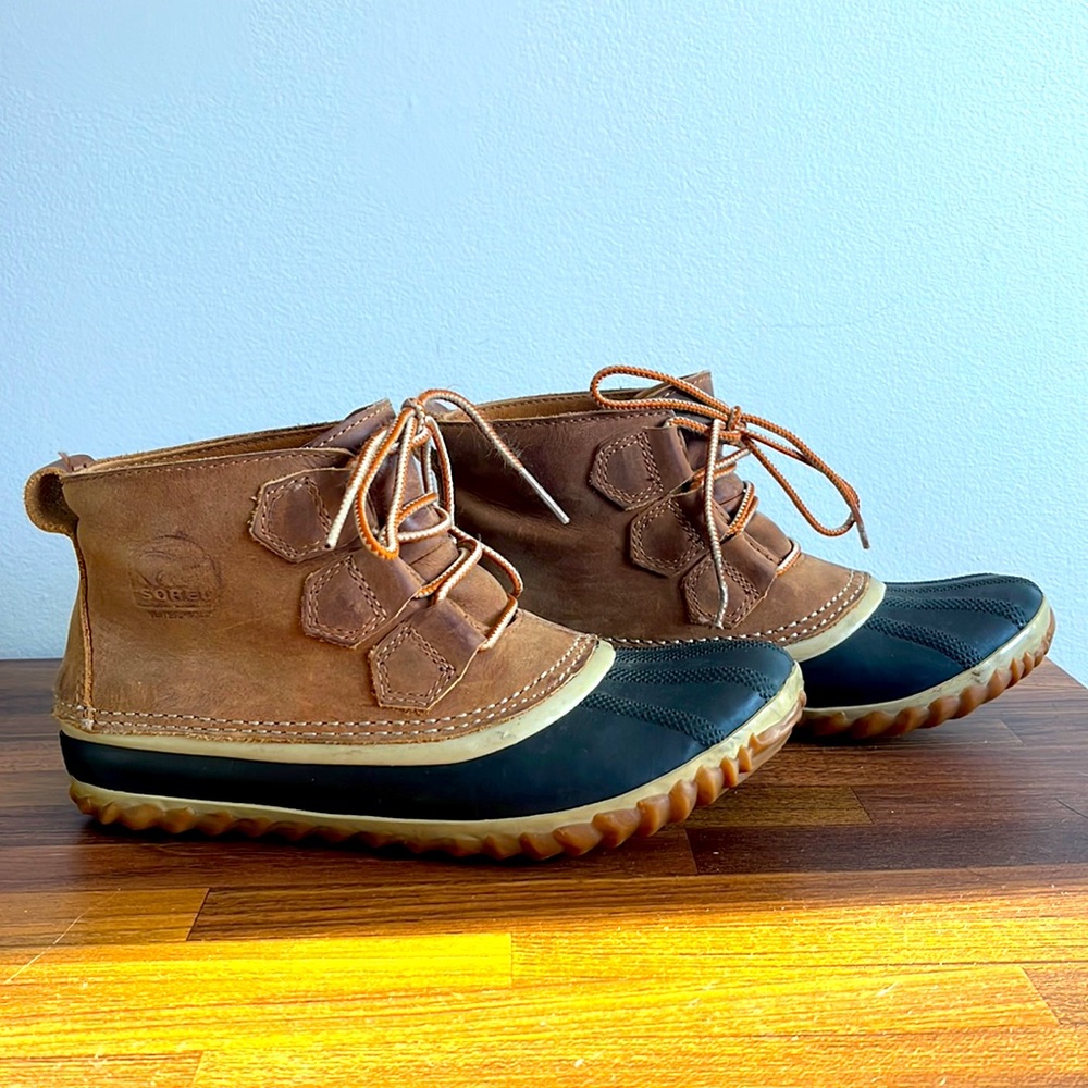 Sorel Brown & Black Out N About Plus Waterproof Leather / Rubber Duck Boots